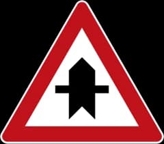 Pierwszeństwo przed nadjeżdżającymi – Znaki drogowe